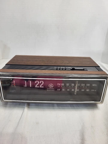 VTG 1984 General Electric Flip Clock Radio Alarm Clock, CLOCK NOT ACCURATE Cover