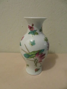 Jarrón de porcelana blanco chino vintage con floral firmado TAL CUAL - Imagen 1 de 7