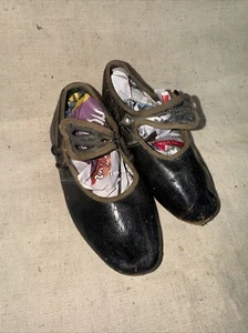 Scarpe vintage molto antiche bambina in pelle nera con doppio bottone taglia 4. (B1) - Foto 1 di 11