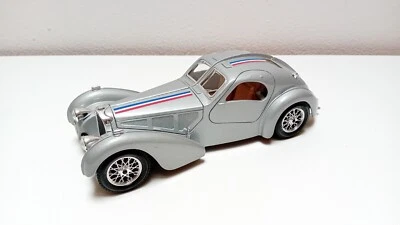 Burago Bugatti Atlantic (1936) Scala 1:24 Argento - Immagine 1 di 4