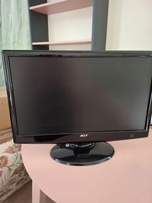 Hardly used H213H Acer Computer Coloured Monitor  21.5" screen, black - Image 1 of 4