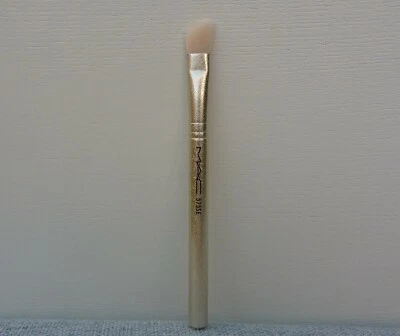 MAC 575SE Angled Small Shadow Brush, Travel Size, Brand New! - Image 1 of 4