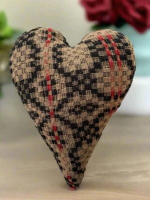 Colonial Primitivo Hecho a Mano Negro/Rojo Tostado Tejido Cobertor Tela Corazón 8" Foto 1 de 4