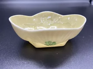 Antique Belleek Shamrock Pattern Porcelain Open Trinket Dish Mk 4, 1946-1955 - Picture 1 of 6