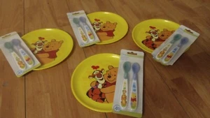 SET ASILO 4 PZ POSATE 4 PZ PIATTO PIANO BAMBINI NEONATI DISNEY WINNIE THE PHOO - Foto 1 di 3