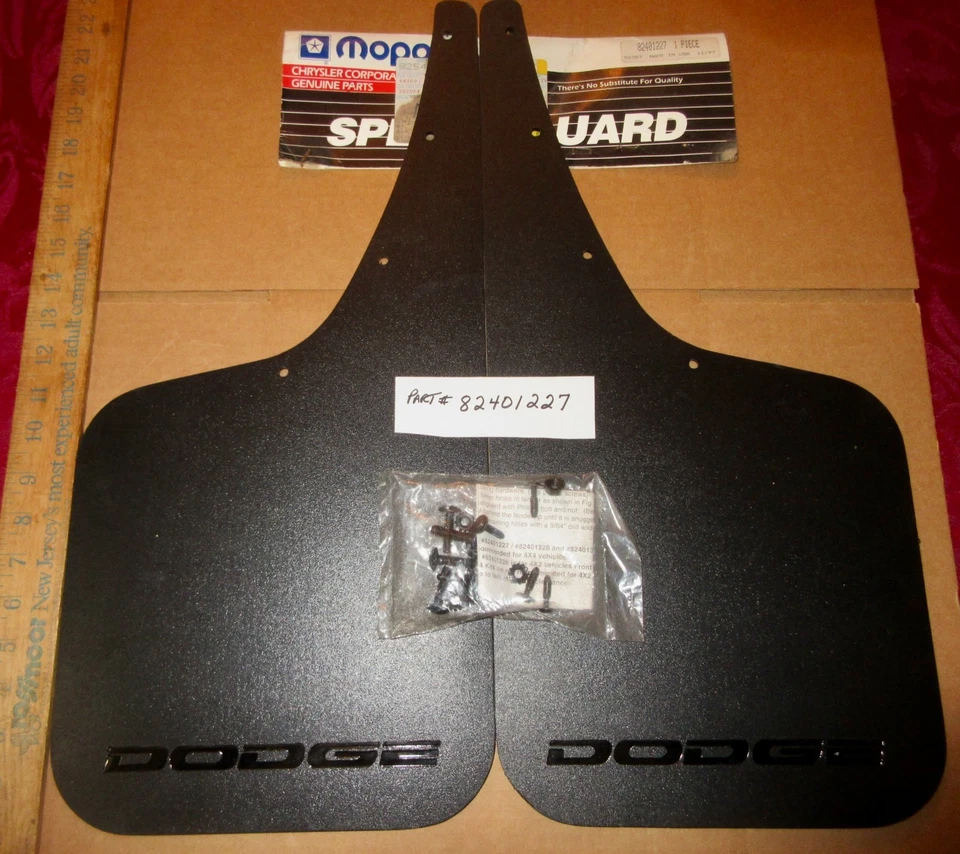 Пара передних брызговиков Mopar 82401227 1994-2002 Dodge Truck 4 X 4 новые из старых запасов - Изображение 1 из 1