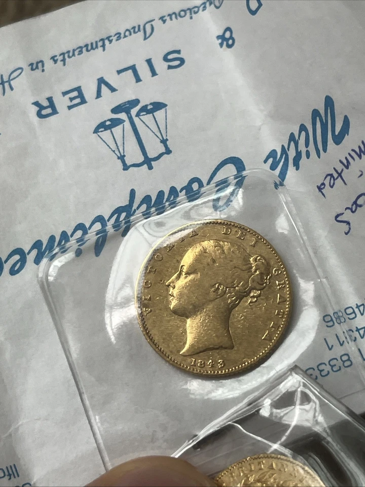 1843 Gold Full Sovereign Victoria Shieldback - Image 1 of 4