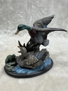 Vintage ceramic mold figurine Mallard ducks and frogs 1980s - Picture 1 of 5