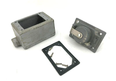 Receptáculo Russellstoll 3744 con inodoro Appleton FD 1/2" 20A-125V 15A-250VAC Foto 1 de 4