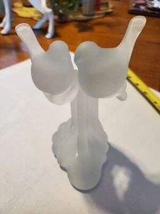 Milchglas 2 Liebesvögel küssende Tauben Figur Kunstglas Deko Hochzeit - Bild 1 von 11
