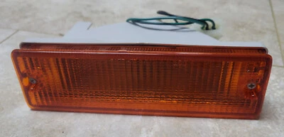 Nissan Pickup D21 1986-87 pasajero derecho lámpara de señal conjunto de estacionamiento NI2521106 Foto 1 de 3