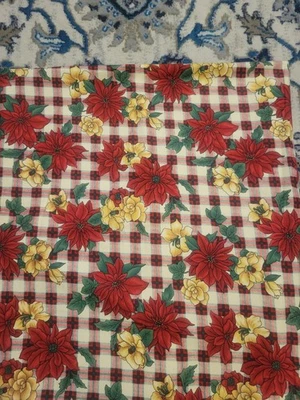 Saludos de temporada~~Poinsettia en franela a cuadros de Navidad~~Hoffman 2 yardas Foto 1 de 4