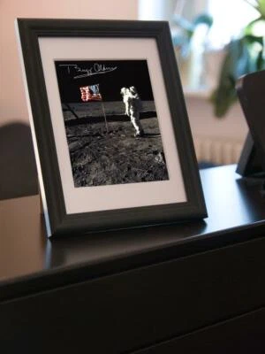 Repro-Autogramm - Apollo 11 - Buzz Aldrin - Moonwalk - Gerahmt - Bild 1 von 2