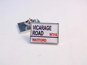 VICARAGE ROAD STADIUM ROAD BADGE STREET SIGN SARACENS LAPEL PIN BADGE GIFT - Picture 1 of 1