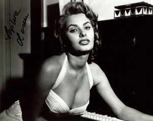 SOPHIA LOREN SIGNED AUTOGRAPHED 8x10 PHOTO ITALIAN SEX SYMBOL ICON BECKETT BAS - Picture 1 of 2