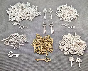 Schlüssel Posten 6 Konvolut mehrere Designs Mini Charms kleine Fundstücke Schmuckzubehör - Bild 1 von 20