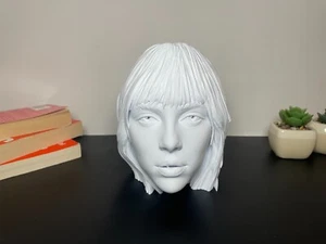 Small Billie Eilish Headphone Stand | Perfect Gamer & Music Fan Gift - Picture 1 of 9