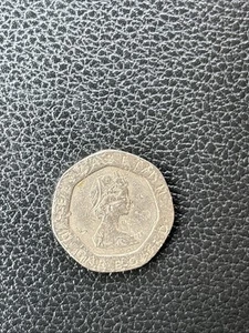 1982 England Queen Elizabeth II 20 Pence Coin RARE Circulated Coin - Picture 1 of 2