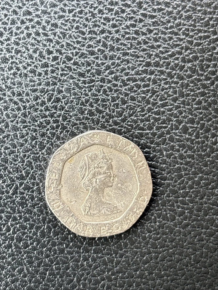 1982 England Queen Elizabeth II 20 Pence Coin RARE Circulated Coin - Image 1 of 2