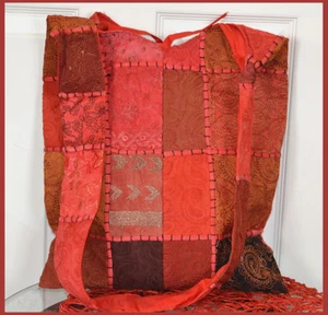 Handgefertigte Vintage handbestickte Patches Sling Bag, Schultertasche in rot - Bild 1 von 6