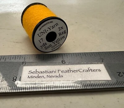 Carrete Uni Yarn 17 yardas amarillo sol Foto 1 de 3