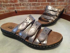 clarks sandals narrow