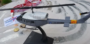 1x Bell UH 1 N  HELIKOPTER USAF / NATO Army / Bundeswehr  Metall 1:72 / Diecast - Imagen 1 de 8