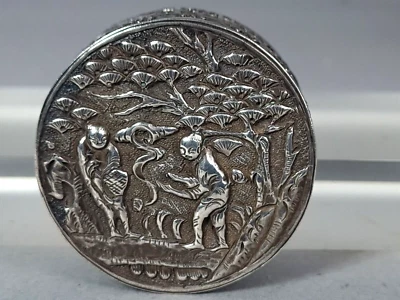 Chine Ancienne boite argent orné de personnages & volatiles, 53 gr Bel état C108 - Photo 1/4
