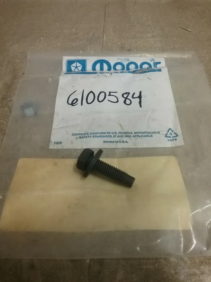 Tornillo de cabeza hexagonal Mopar 6100584 Foto 1 de 3