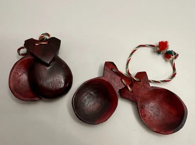 De colección 2 pares de castañuelas de madera/instrumento de percusión/juguete musical/con forma de cáscara Foto 1 de 4