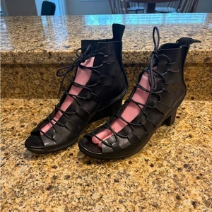 TRIPPEN Stream Bottie Black Leather Women's Corset Sandals Lace Up Size 40 US 10 - Picture 1 of 9