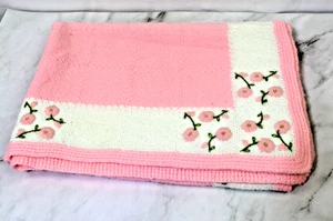 Manta Bebé Vintage Rosa Flores Blanco Hermosa Tejido Intrincado - Imagen 1 de 12