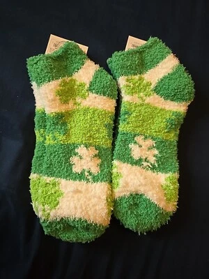 Saint Patrick's Day Women's Cozy Low Cut Socks 2 pair Size 4-10 - Image 1 of 3