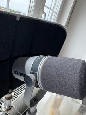 SHURE MV7 MOTIV USB Podcast Microfon - Silber - Bild 1 von 4