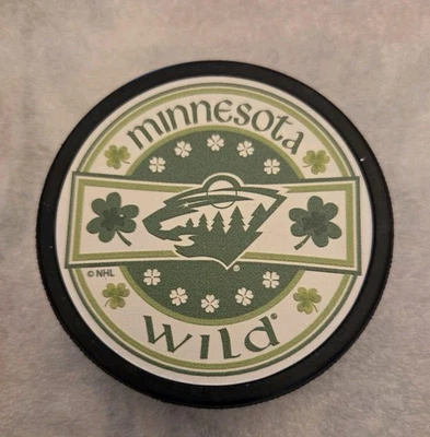  Minnesota Wild St Patrick's Day Puck Foto 1 de 2