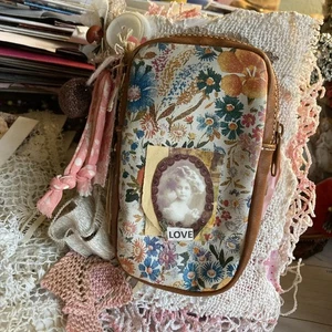 Junk Journal, Love Coin Purse Grungy - Picture 1 of 13