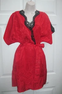 Bata de damasco roja pequeña delicada para mujer con cinturón hasta la rodilla ribete de encaje negro - Imagen 1 de 24