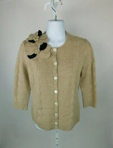 J. McLaughlin XS Merinowolle hellbraun Blumen Brosche Strickjacke Pullover - Bild 1 von 5
