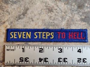 Vintage 7° US Army Piramide del Potere Sette Passi per l'Inferno Patch Tab - Foto 1 di 2