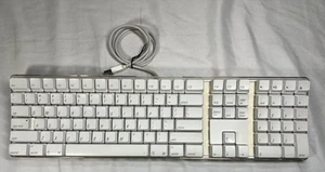 Genuine Apple Mac A1048 White Wired Full Size Keyboard English w/ 2 USB Port Hub - Picture 1 of 8