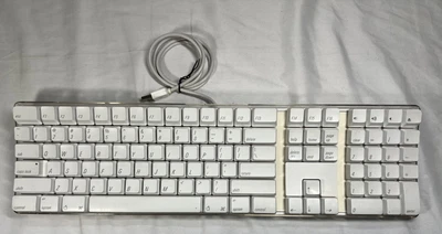 Genuine Apple Mac A1048 White Wired Full Size Keyboard English w/ 2 USB Port Hub - Image 1 of 4