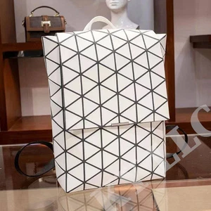 BAOBAO ISSEY MIYAKE weiß LUZENT Rucksack Tasche Backpack Outlet Produkte Neu mit Etikett - Bild 1 von 3