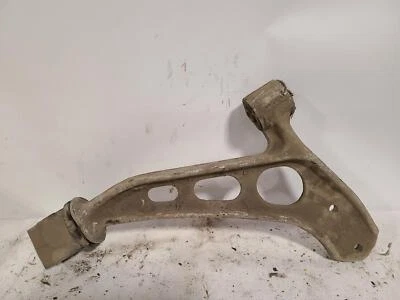 Brazo de control inferior delantero derecho usado delantero se adapta a: Mazda Mazda rx7 1986 delantero Foto 1 de 4