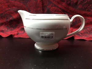 Neu mit Etikett Mikasa Platinum Crown Milchkännchen weiß und silbergrau L3428 - EX - Bild 1 von 10