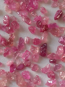 20 Pieces, 5-10 mm Genuine Red-Pink Ruby Rough Gemstone/115 - Picture 1 of 7