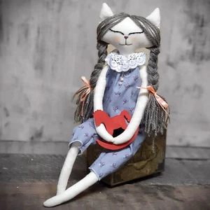 Design Stoffkatze Vintage 52 cm m. Holzpferd Katze Handarbeit - Bild 1 von 1