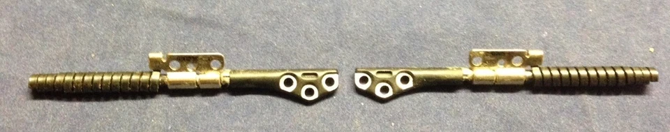 Set Di 2 Cerniere Hinges Macbook Pro Unibody 15.4" A1286 Series LCD L&R - Immagine 1 di 1