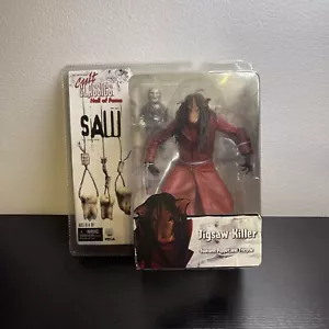 NECA Cult Classics Hall of Fame Saw 3 Jigsaw Killer vestito rosso 2006 mulinello giocattolo NUOVO - Foto 1 di 8