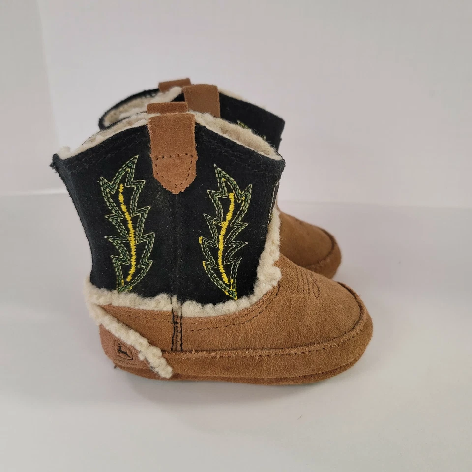 Botas de cuero de gamuza para bebé/niño pequeño John Deere Poppers talla 2 negro/forro de piel bronceada Foto 1 de 4