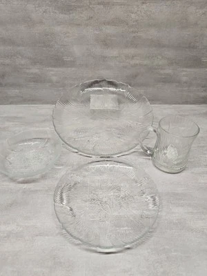 Vintage Arcoroc Canterbury Crocus Flower Clear Glass Dinnerware 4 Pc. Set - Image 1 of 4